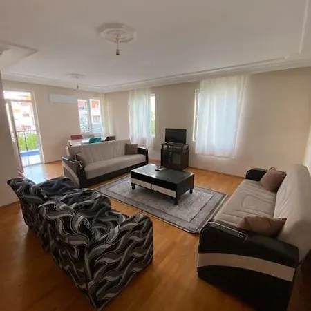 Tatil Icin Esyali Genis Apartamento Antalya